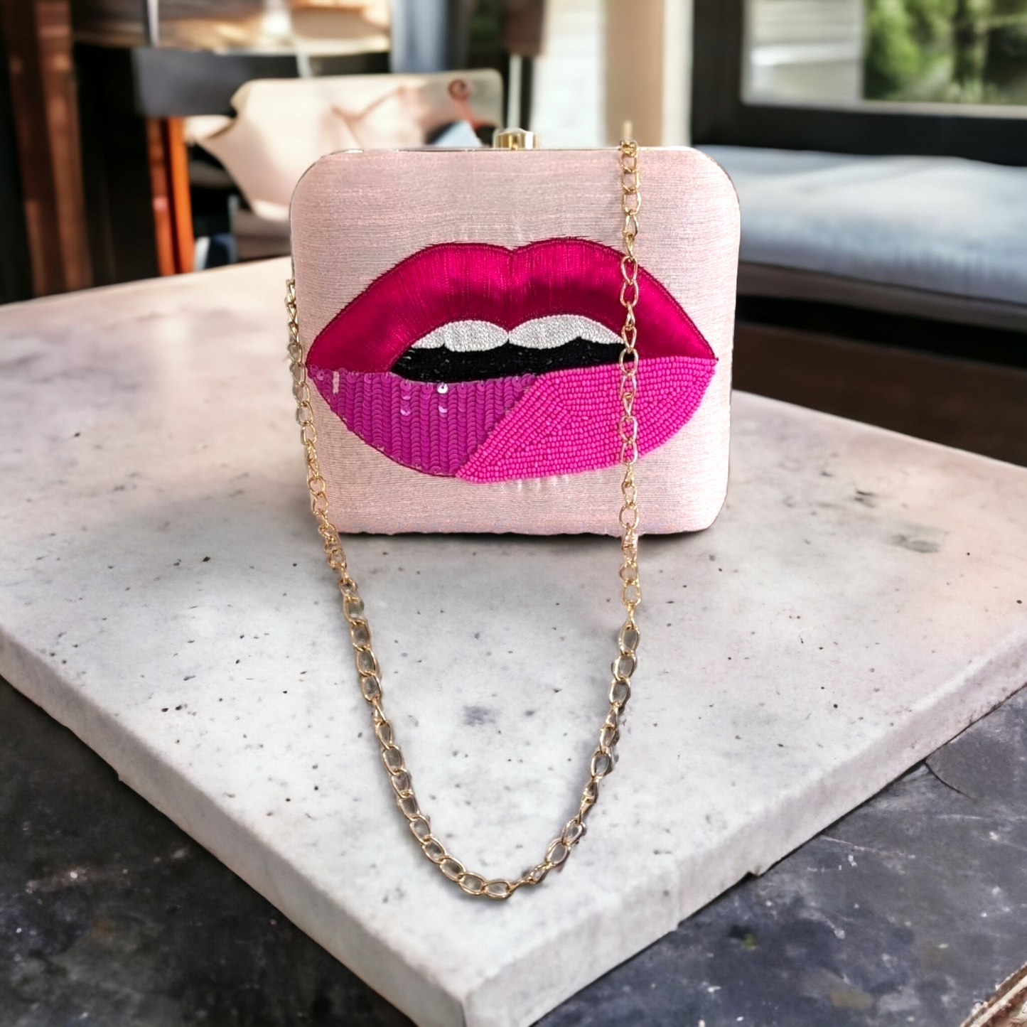 Clutch - Pop-up Embroidery Lips