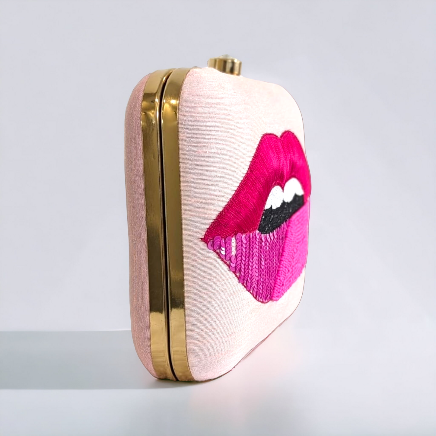 Clutch - Pop-up Embroidery Lips